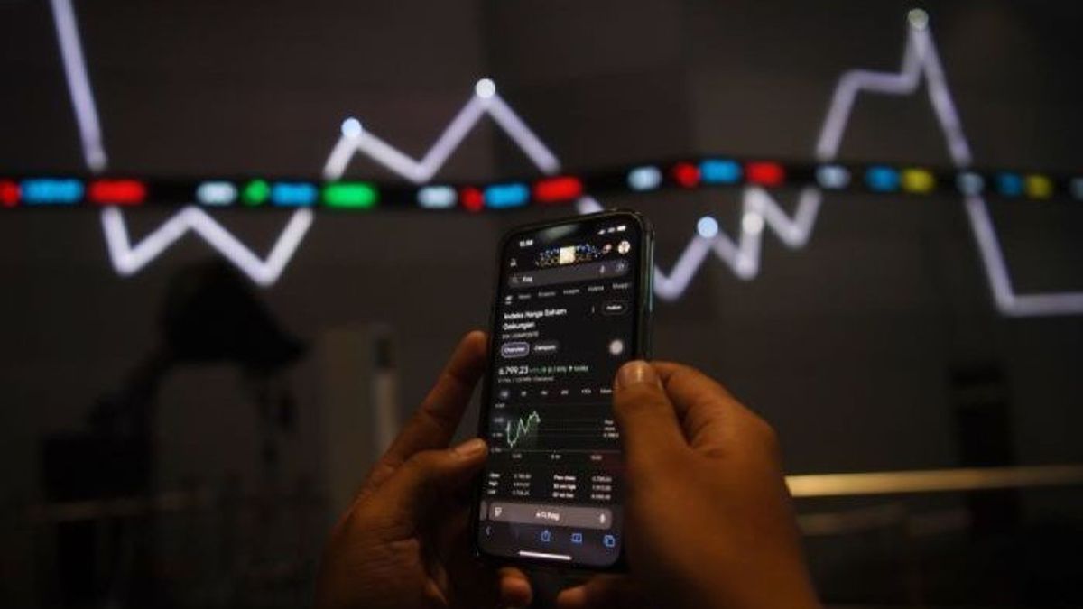 Dihantui Beragam Sentimen, IHSG Selasa Berpotensi Melemah ke Level 6.900-an