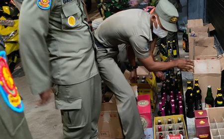 Ratusan Botol Miras Tanpa Izin Disita Petugas Satpol PP dari 3 Tempat di Jakpus