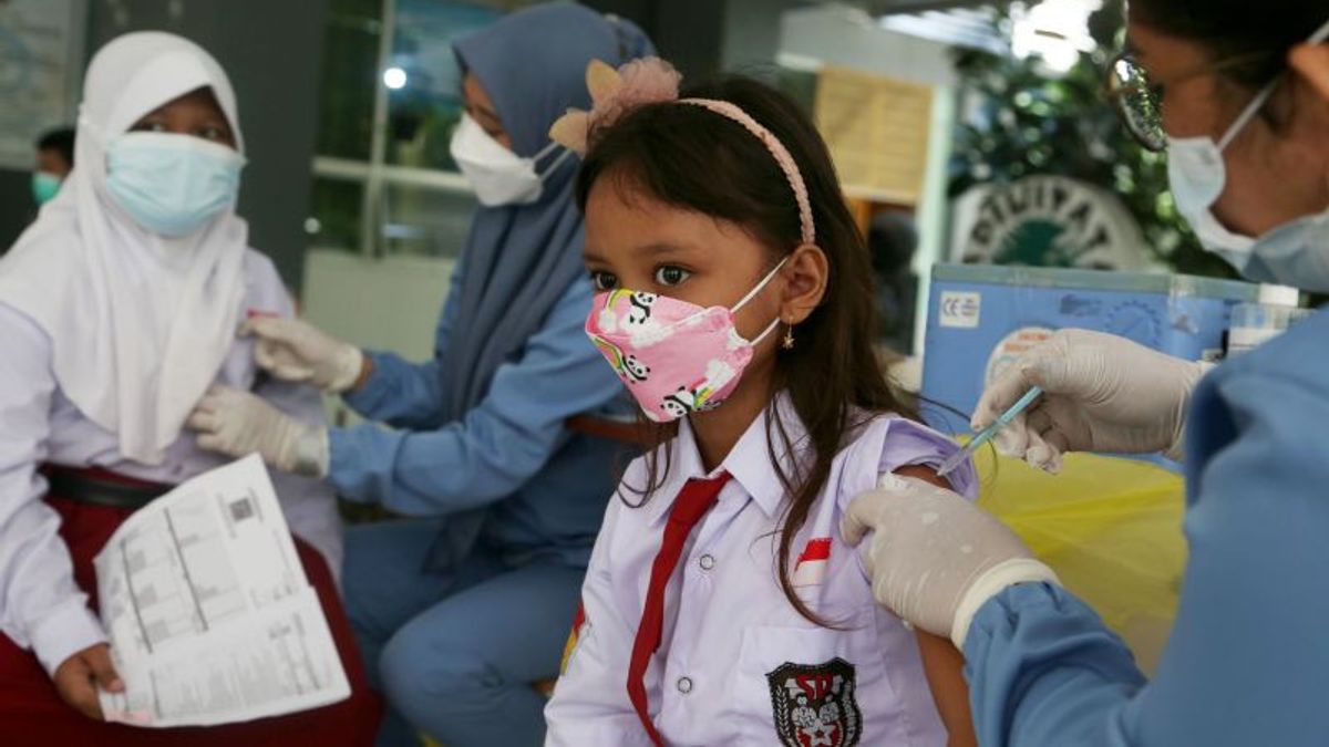 Keren! Wawali Armuji Sebut Vaksinasi di Surabaya Sudah 100 Persen, <i>Herd Immunity</i> Sudah Terbentuk