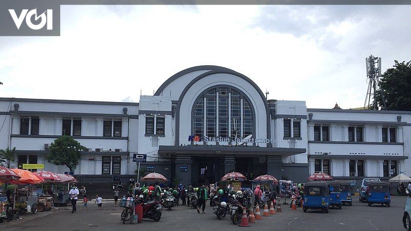 Memori Hari Ini, 25 April 2005: Stasiun Kereta Api Jakarta Kota ...