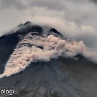 Gunung Merapi Luncurkan Awan Panas Guguran Sejauh 1.500 Meter