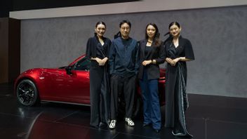 Mazda Kembali Bekerja Sama dengan Perancang Busana Ternama di GIIAS 2023