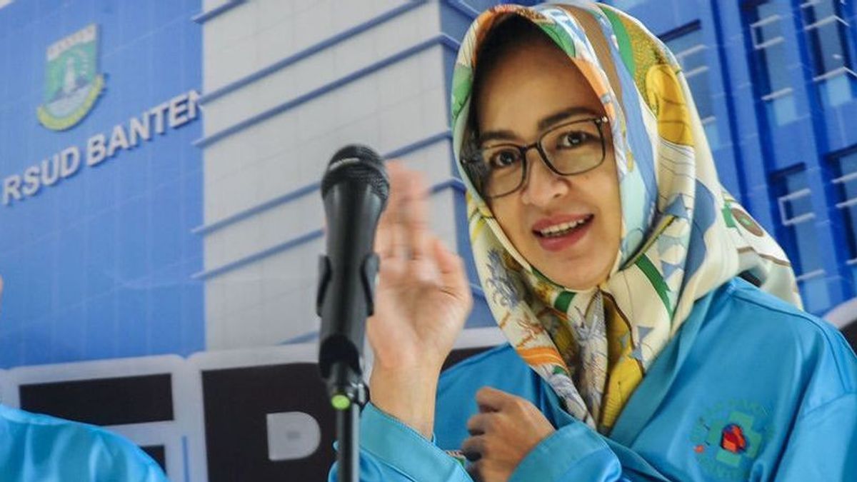 Airin Sungkem Parents Before Voting Banten Pilkada In Alam Sutera