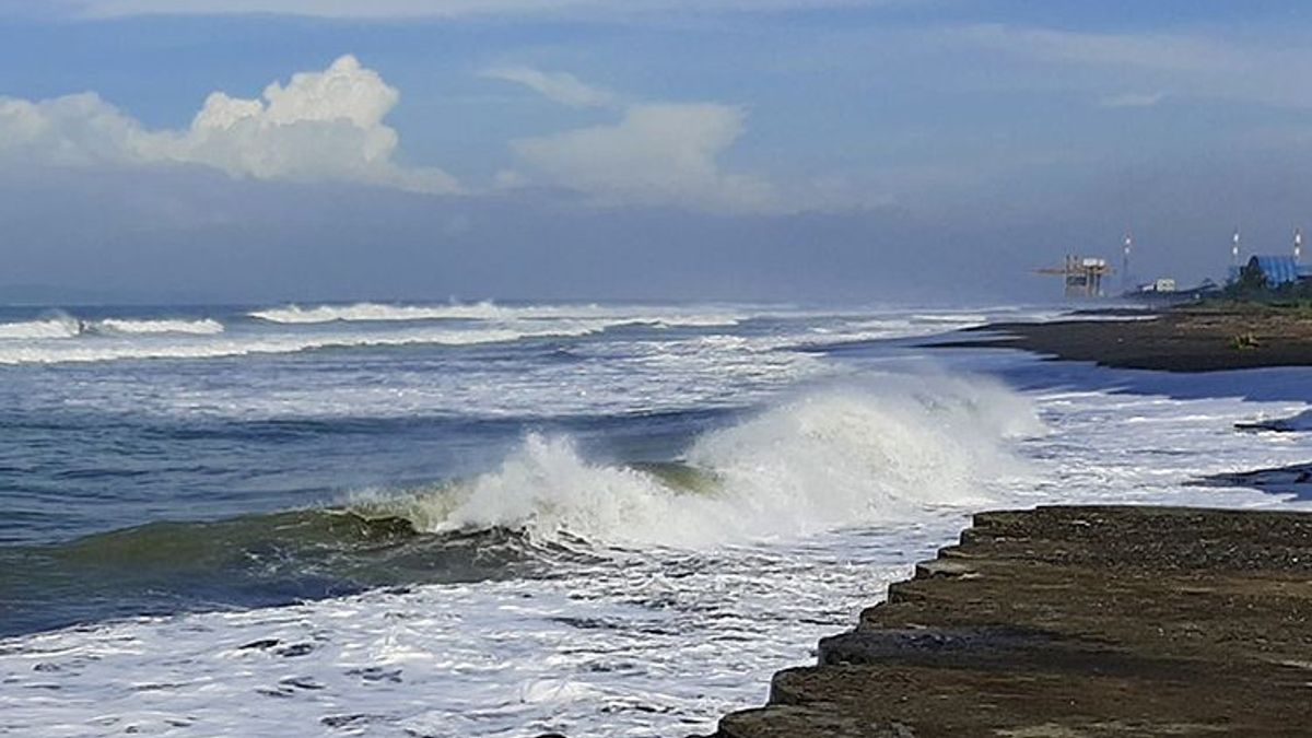 احذر من الأمواج التي يبلغ ارتفاعها 6 أمتار في المحيط الهندي ، جاوة الوسطى إلى يوجيا ، BMKG: انتبه إلى سلامة الشحن