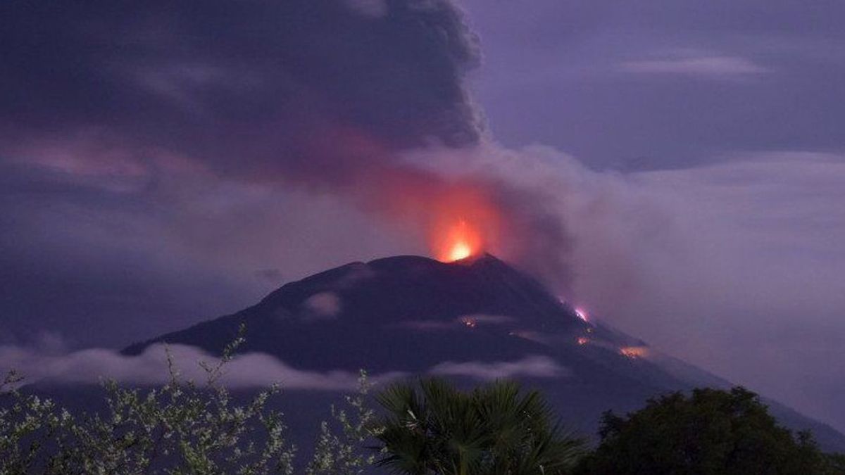 Waspada! Senin Pagi, Gunung Lewotobi Laki-laki di Flores Timur Masuk Status Awas