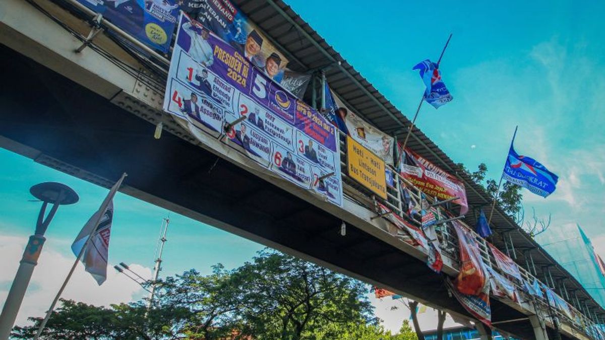 Pramono Minta PPSU Peka Bersihkan Spanduk Bekas, termasuk Bendera Partai yang Berserakan di Mana-mana