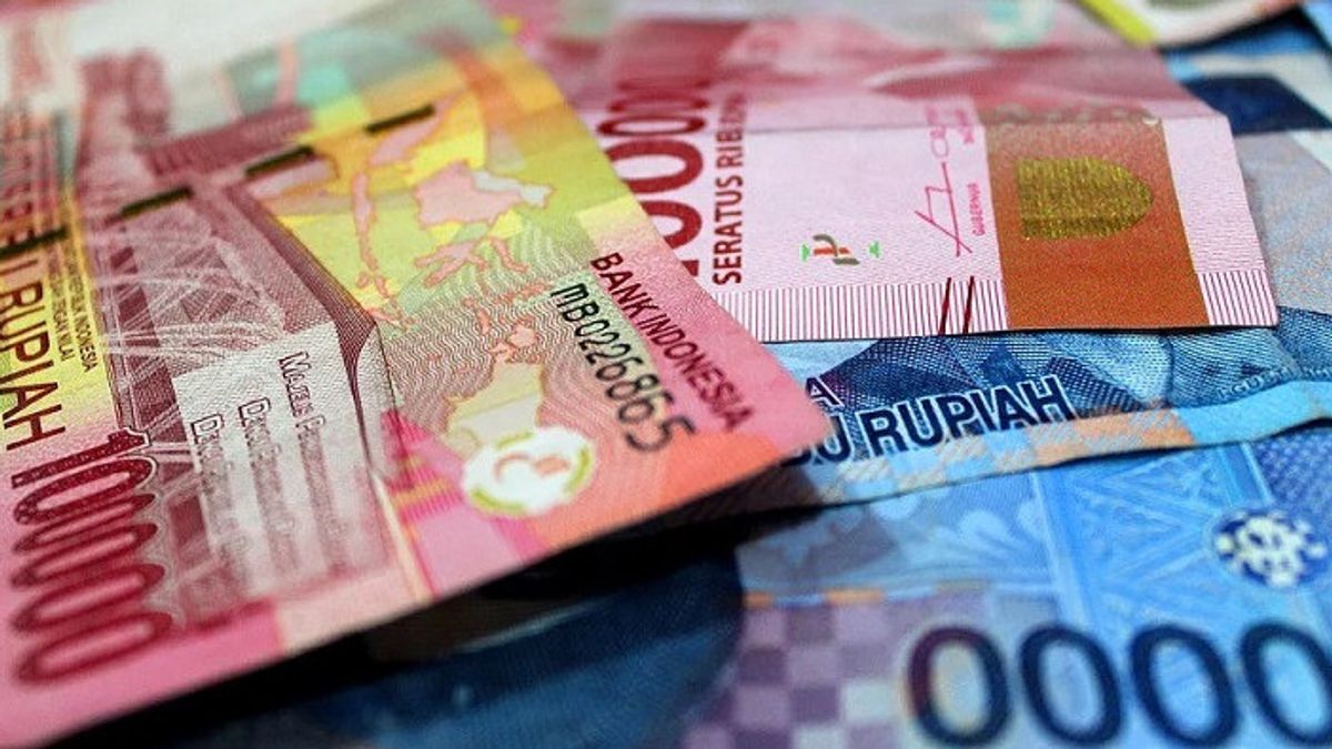 On Thursday, Rupiah Closed Slightly Lower To Rp13,657 Per US Dollar