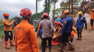 Sepasang Sejoli Warga Jakarta yang Tertimbun Tanah Longsor di Cisarua Bogor Berhasil Ditemukan Tim SAR