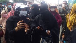 Massa Pro Rizieq Shihab Ramai Jelang Sidang, Polisi Ingatkan Protokol Kesehatan