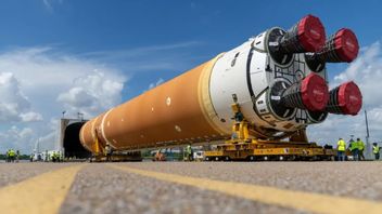 NASA Moves SLS Rocket Core Stage To Florida