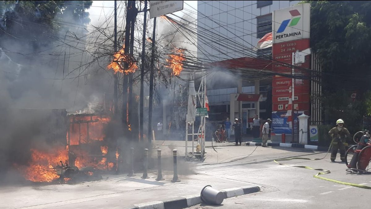 Lapak Bensin Eceran di Samping SPBU Pertamina Terbakar Akibat Tumpahan Bensin