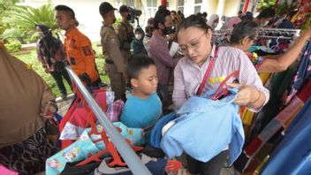 Keluarga Tak Mampu Bisa Beli Pakaian Hanya Rp2 Ribu di Garage Sale Surabaya