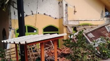 马朗地震破坏的布利塔居民房屋和校舍