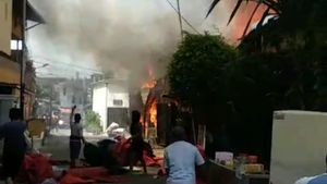 Bengkel Las di Duren Sawit Terbakar, Kerugian Capai Rp 450 Juta