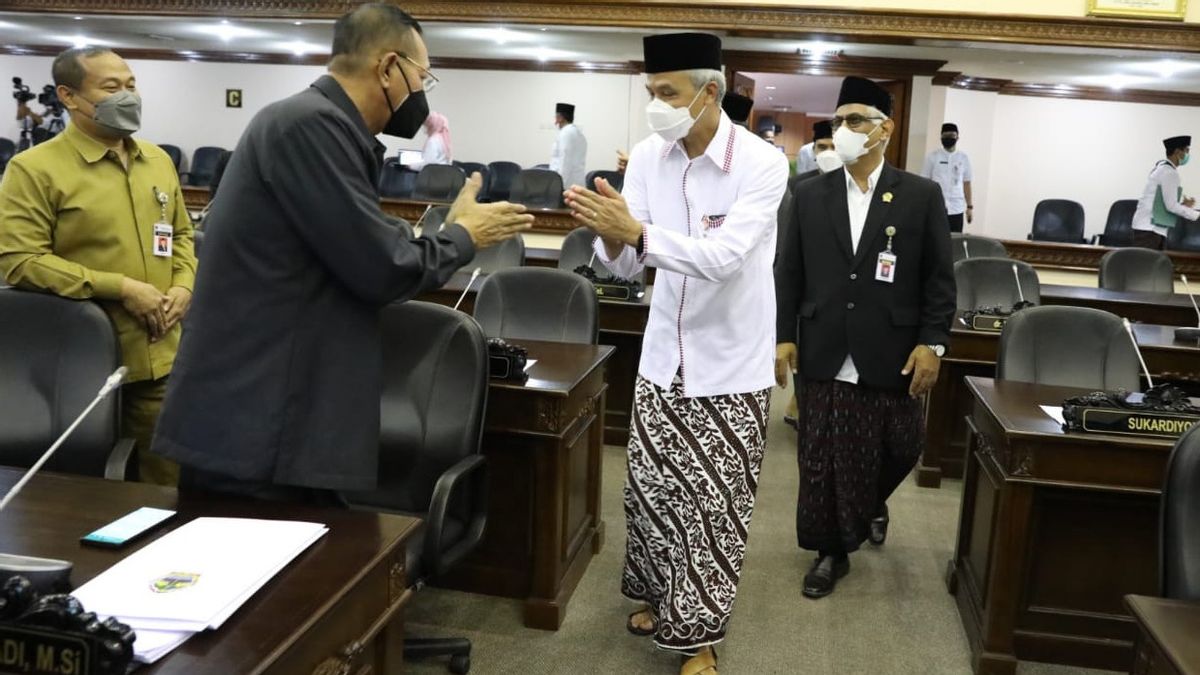 <i>Dress Code</i> Rapat Paripurna Jawa Tengah, Gubernur dan Anggota Dewan Sarungan