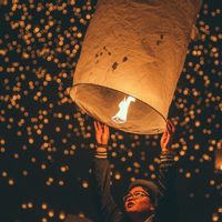 Filosofi Buddha Menerangi Dunia dalam Festival Lampion