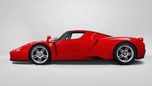 Produksi Pertama Ferrari Enzo Milik Fernando Alonso Dilelang