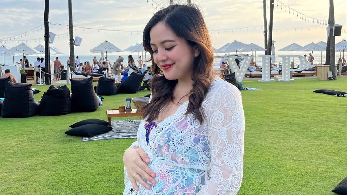 Vacation To Bali While Pregnant With Their Second Child, Take A Peek At The Portraits Of Tasya Kamila And Randi Bachtiar