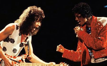 Michael Jackson dan Eddie Van Halen Sepanggung Bawakan Lagu Beat It dalam Memori Hari Ini, 13 Juli 1984