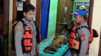 2 Meter Flood in Karawang, a Resident of Karangligar Found Dead