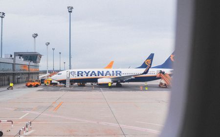 Muncul Asap, Penumpang Pesawat Ryanair di Brindisi Italia Dievakuasi