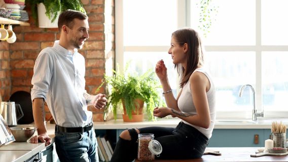 The Satisfaction Of Life Is Higher For Honestly Communicating Couples About Work