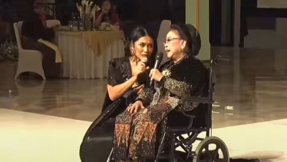 Anggun C Sasmi Praised During A Duet With Waldjinah Sings Keroncong Solo City