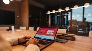 Sistem Rekomendasi Berbasis AI Untuk E-Commerce Indonesia
