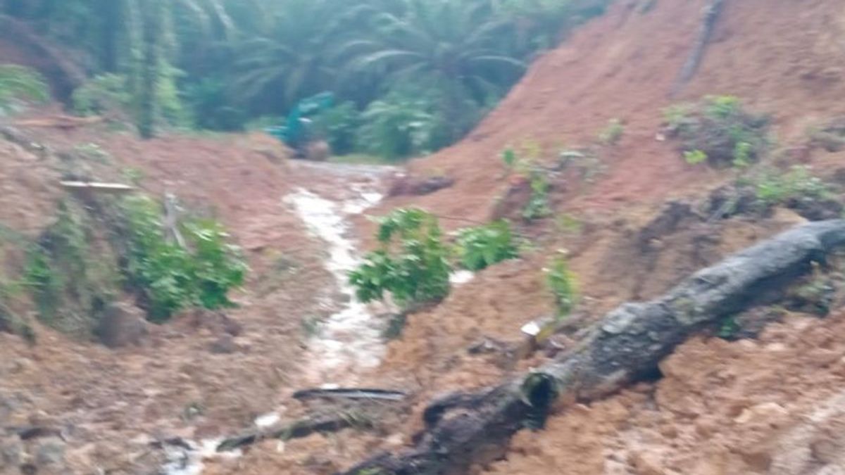 大雨、再び土砂崩れに覆われた武庫の村の連結道路