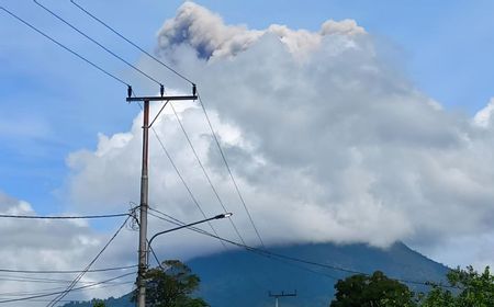 Erupsi Gunung Ibu, Lontarkan Kolom Abu Setinggi satu kilometer