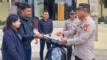 ar, le frère d'Ipar Gadai moto de son frère à Muara Angke
