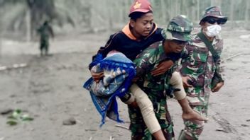 セメルの犠牲者の住民を組み合わせ、インドネシア空軍が特殊部隊を配備