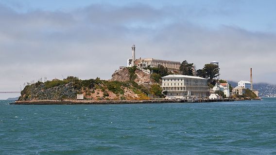 L'histoire d'aujourd'hui, le 21 mars 1963, la prison d'Alcatraz a été fermée par le gouvernement américain