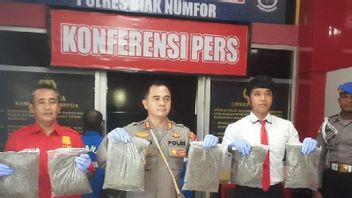 Wearing Port Porter Uniforms, A Pair Of Lovers Carrying 1.2 Kg Marijuana Arrested In Biak Papua