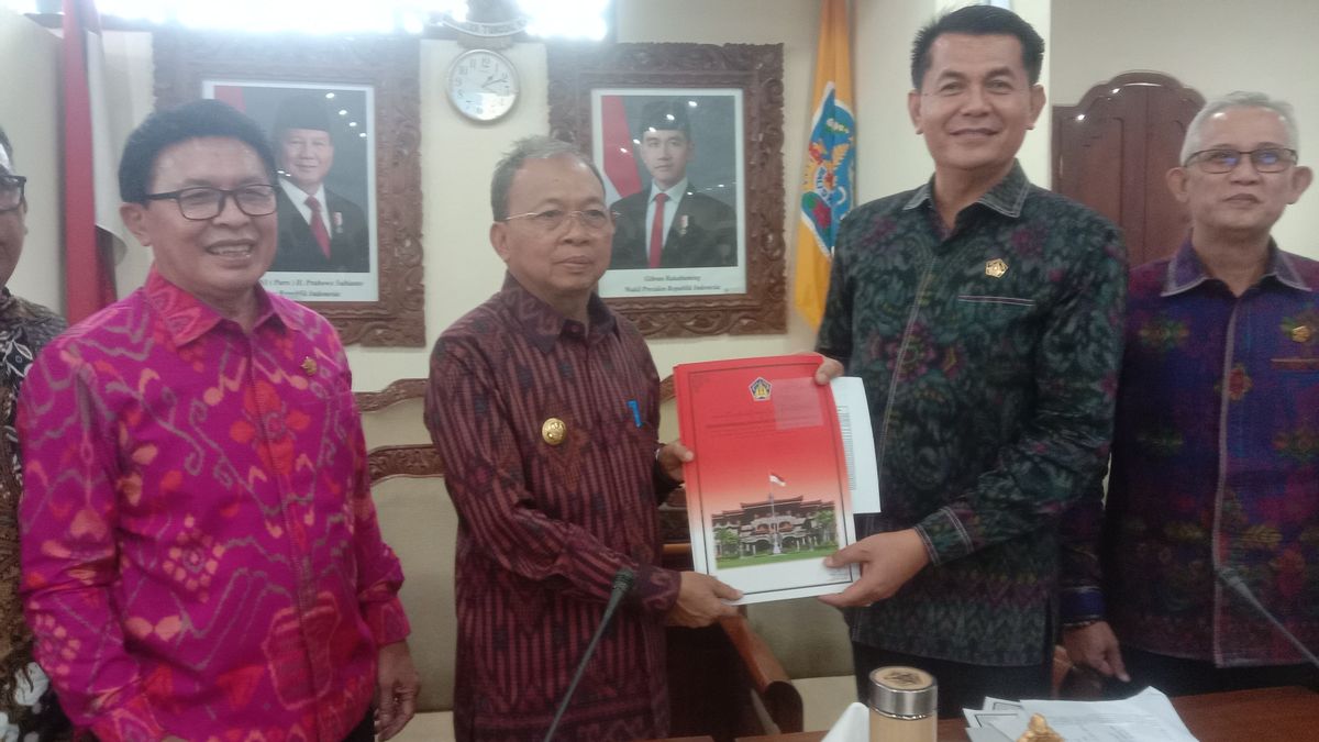 Pansus DPRD Serahkan Rekomendasi soal Lift Kaca Kelingking ke Koster