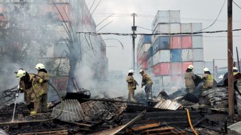Jalan Cacing Ludes的前物品摊位被大火烧毁,所有者亏损8000万印尼盾