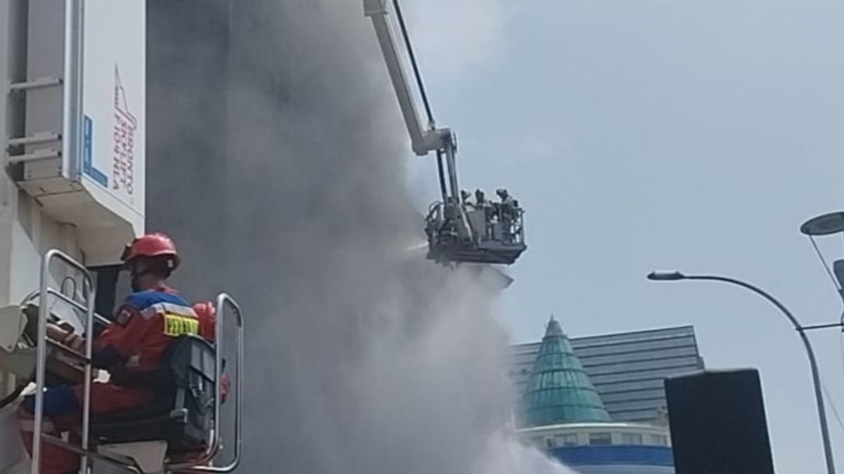 Empat Orang Alami Luka Akibat Kebakaran di Gedung Agres ID Mangga Dua