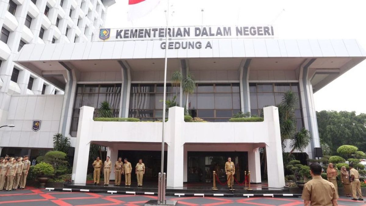 SK La reconnaissance du droit coutumier à Paser et Kutai Ouest a été remise par DPMPD Kaltim au ministère de l’Intérieur