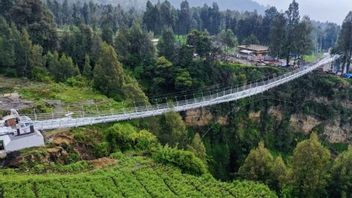 Construction Of The Seruni Point Glass Bridge Speeded This Year In Order To Improve Tourist Visits