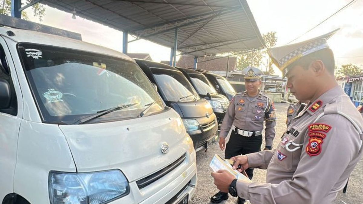 Des plaintes par les transports locaux, des voitures de voyager illégales opèrent à Garut