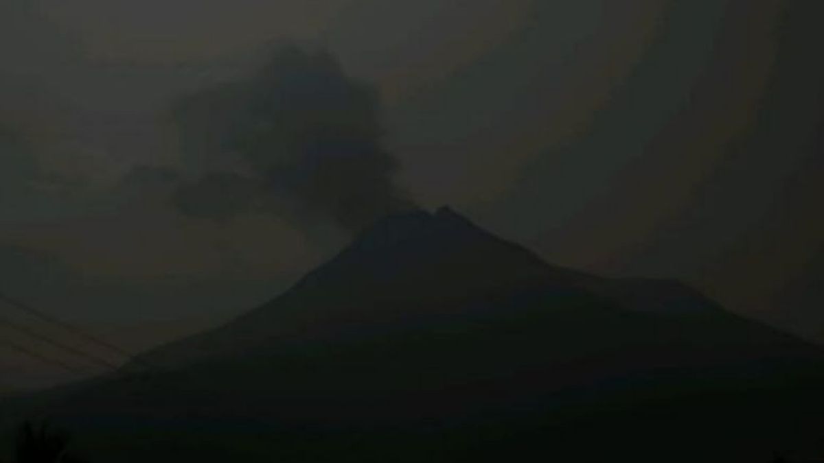 Gunung Lewotobi Laki-laki Erupsi Lontarkan Abu Setinggi 500 Meter