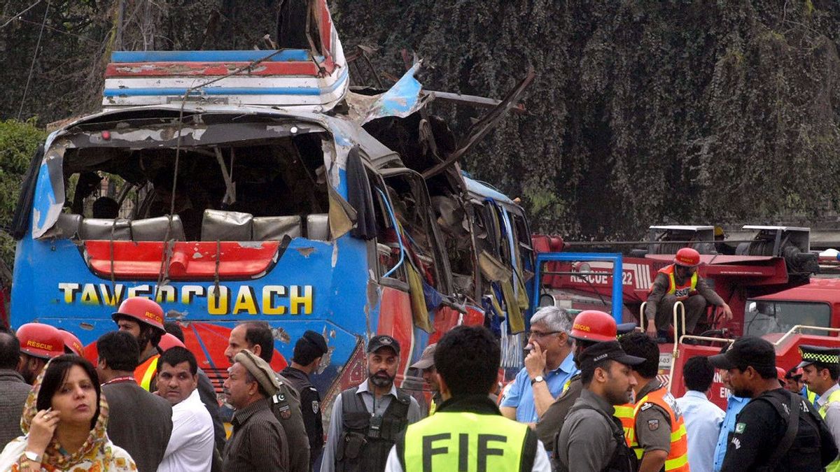 パキスタンで爆発がバスに衝突、中国の兵士とエンジニアが死亡