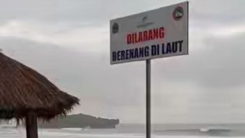 يطلب من الشواطئ في Gunungkidul توسيع لافتات تحذر من السباحة