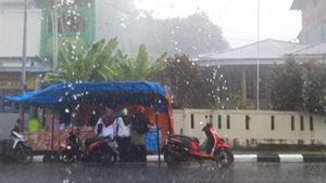Prakiraan Cuaca BMKG: Waspada Hujan Disertai Petir di Sejumlah Wilayah Indonesia