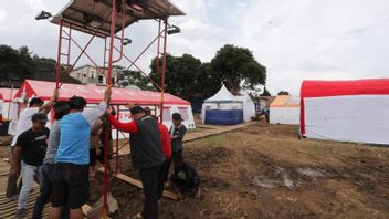 4 Panel Surya Berdiri di Cianjur, Pasok Listrik untuk Pengungsi Hingga Jam 9 Malam