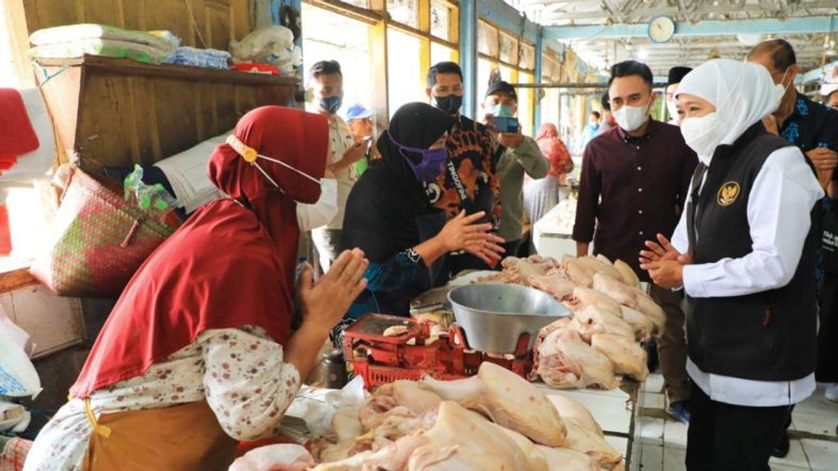 Khofifah Monitors Prices Of Basic Materials In Markets: Prices Of Rising Meat, Egg And Chili Down