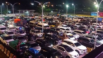 Private Vehicles Crowded With Merak Port