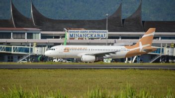L’aéroport international de Minangkabau fermé par l’éruption du mont Marapi, 29 passagers touchés