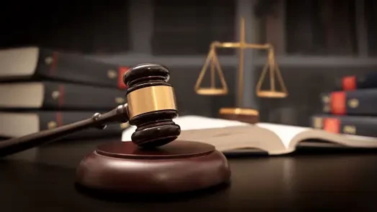 法官开始审判DPRD议长子女虐待青少年的案件