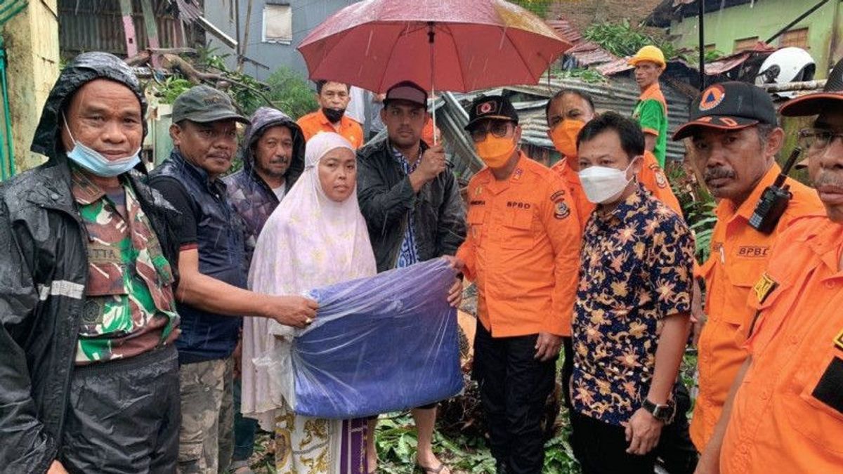 BPBD Catat Sejumlah 261 Rumah Terdampak Angin Kencang di Makassar